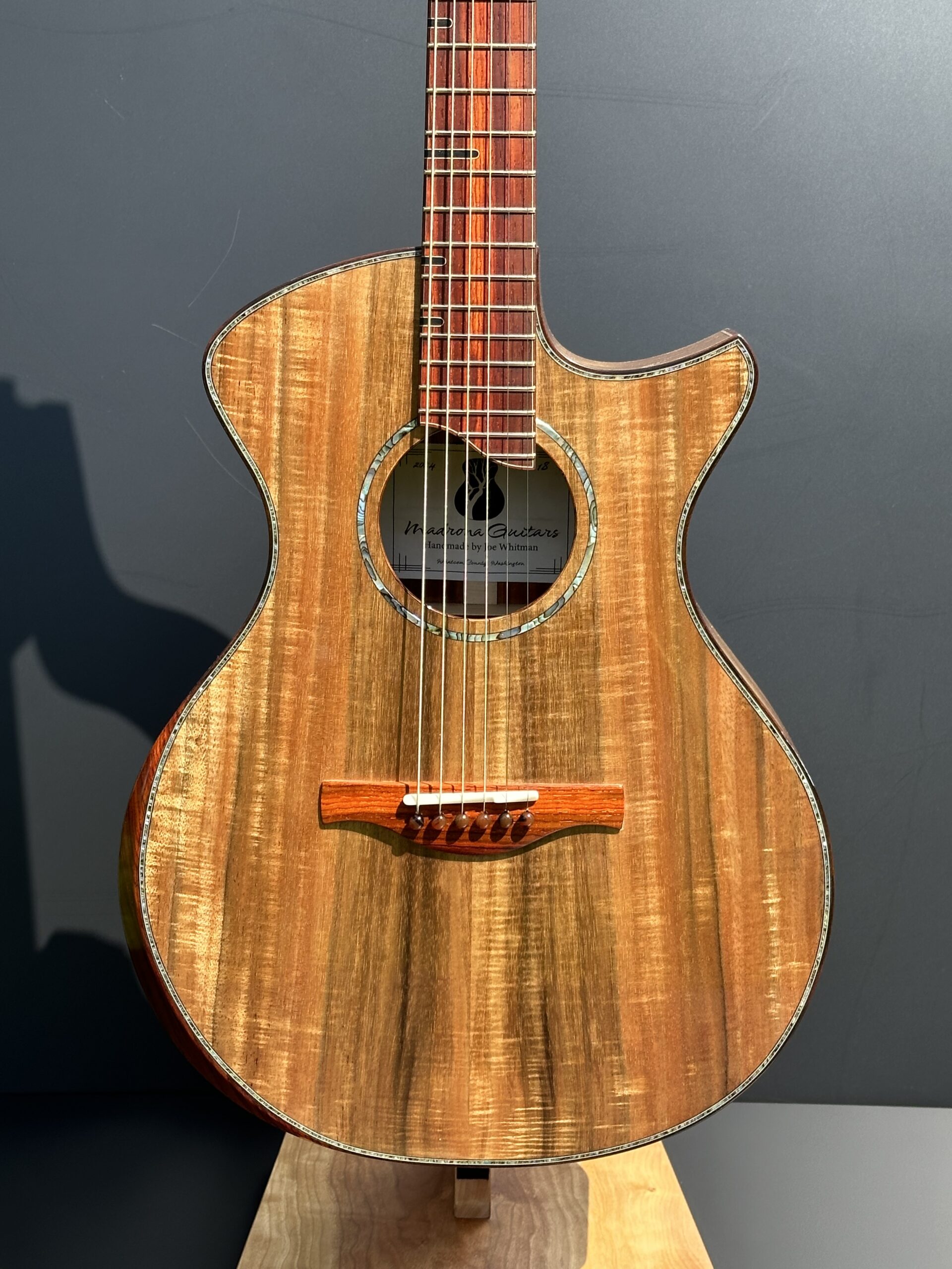 Vendovi OM Handmade by Joe Whitman of Madrona Guitars Front