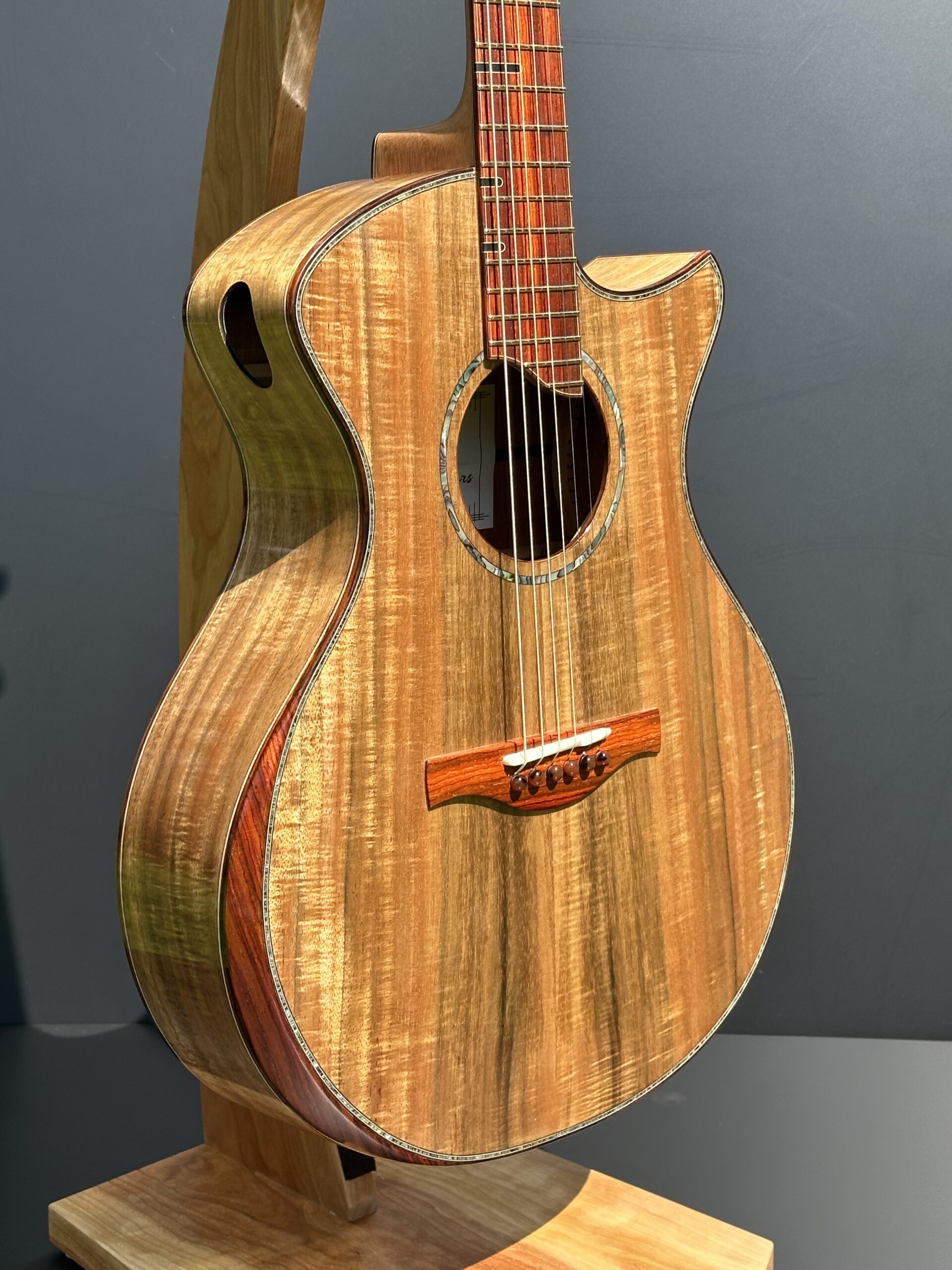 Vendovi OM Madrona Guitars, LaConner Guitar Festival