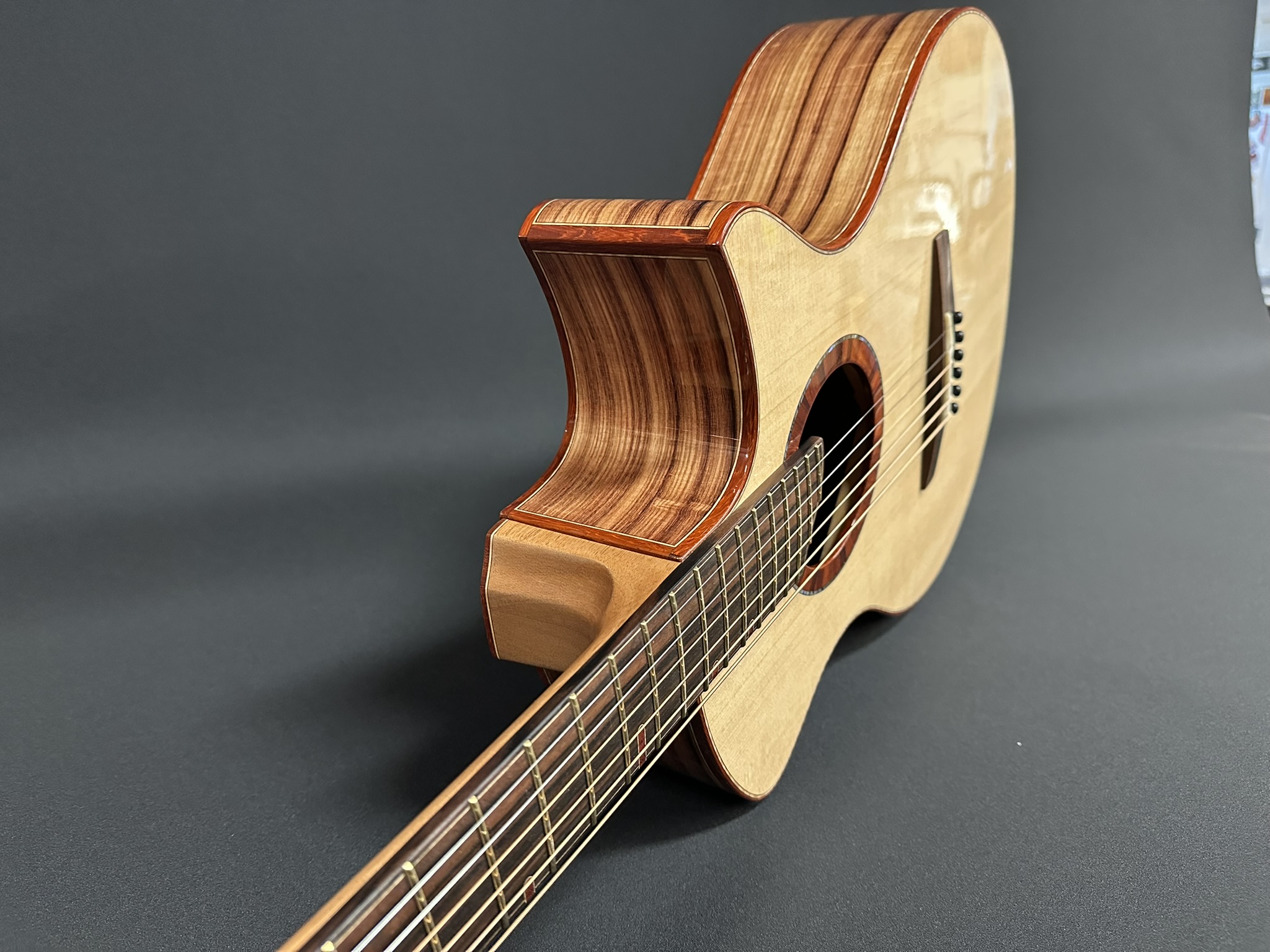 Palo Escrito Lutz Spruce
Vendovi Guitar Madrona Guitars